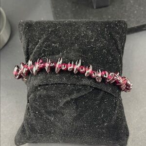 2.4.26-28 Garnet Stone Chip Beaded Goldtone Beaded Bracelet